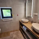 Hrabovo 公寓式酒店 3*