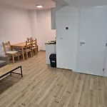 Hrabovo 公寓式酒店 鲁容贝罗克